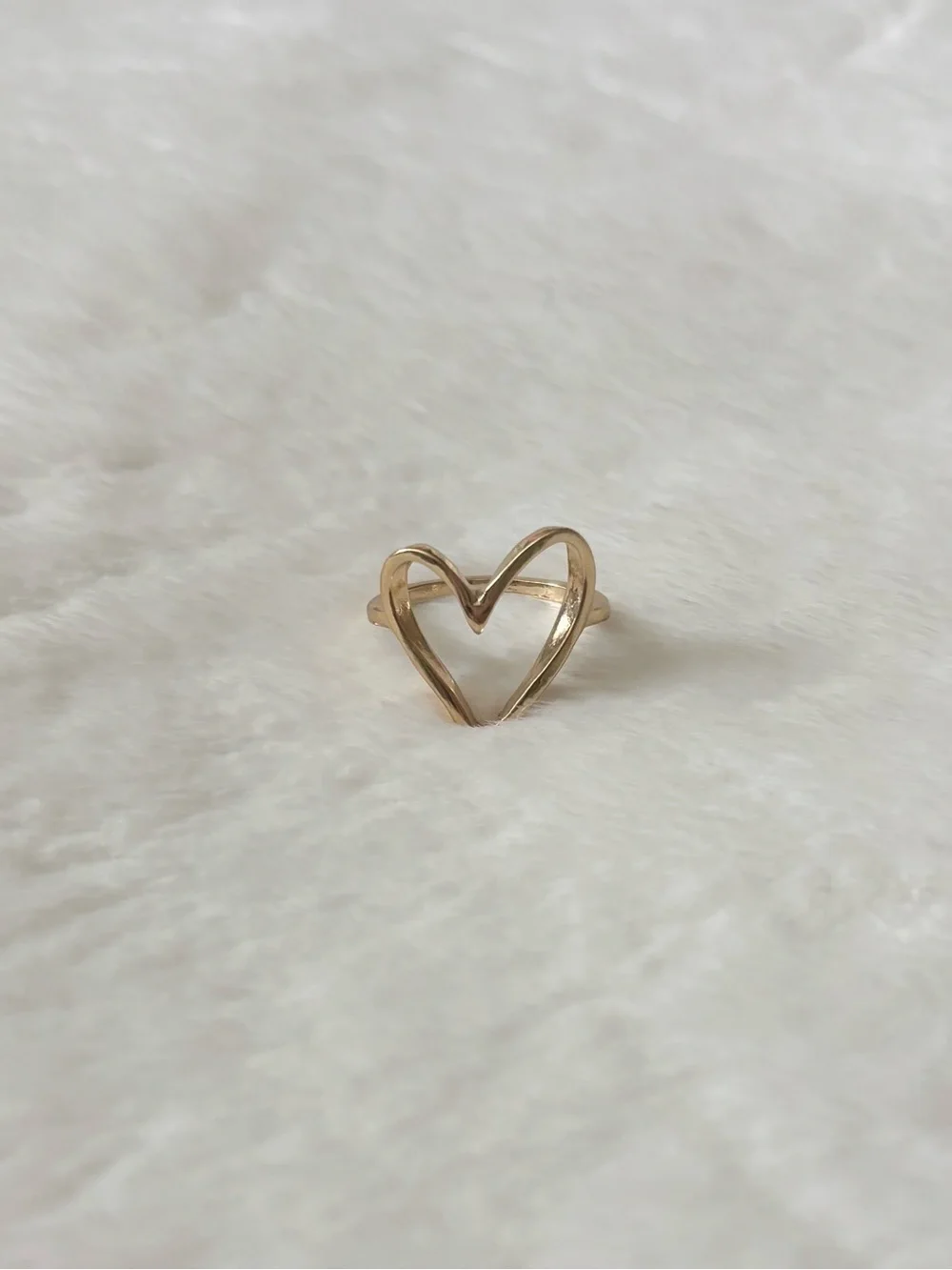 5/$15 🩷 MUST BUNDLE Delicate Heart Ring in Gold - Women's Jewelry - Picture 3 of 4